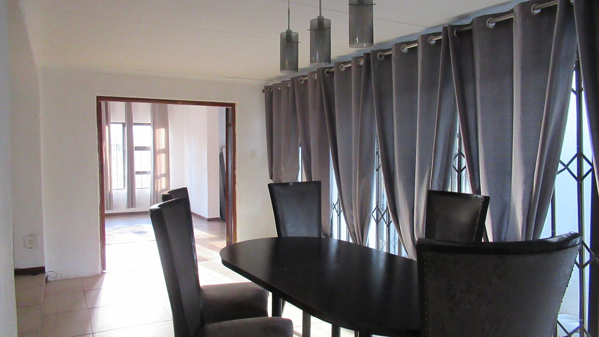 Dining Room - 20 square meters of property in Strubensvallei