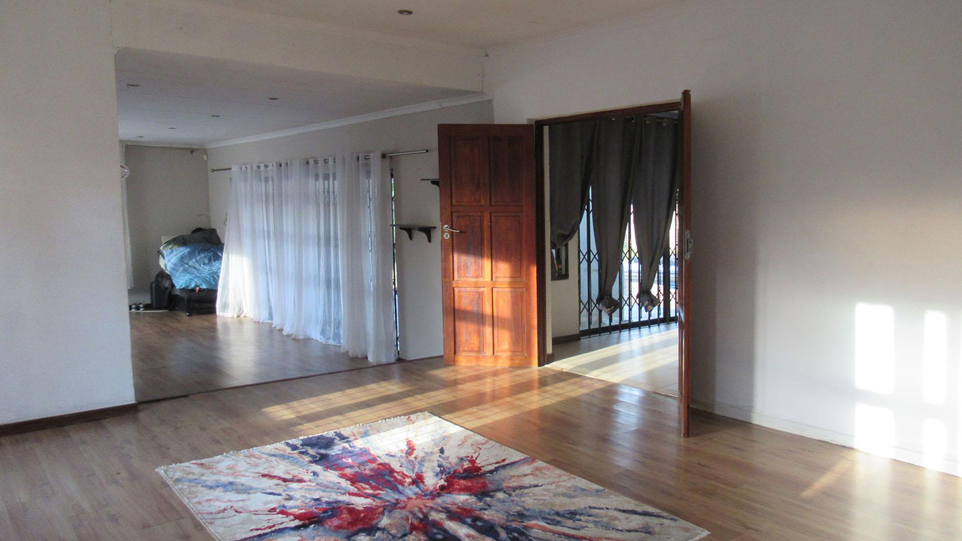 TV Room - 36 square meters of property in Strubensvallei
