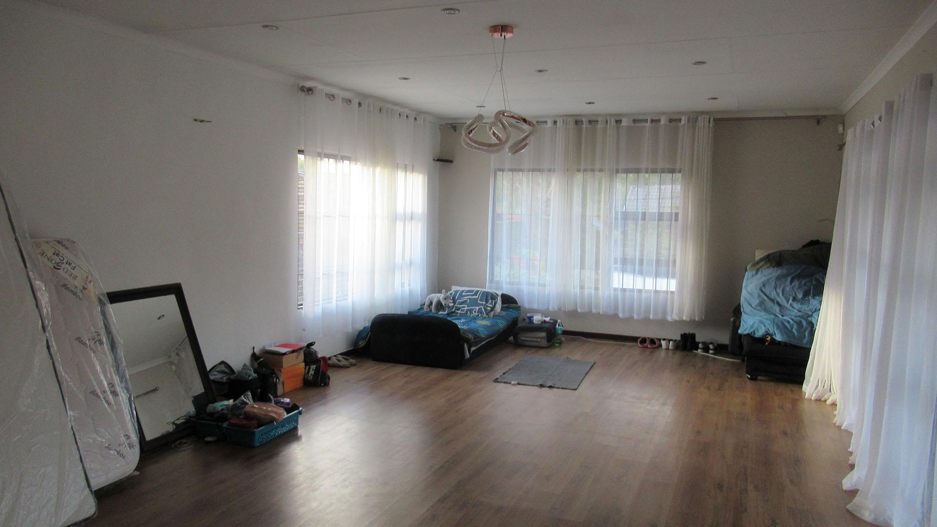Bed Room 3 - 46 square meters of property in Strubensvallei