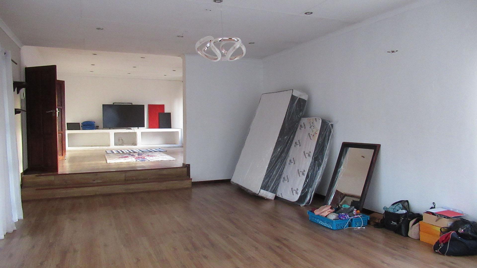 Bed Room 3 - 46 square meters of property in Strubensvallei