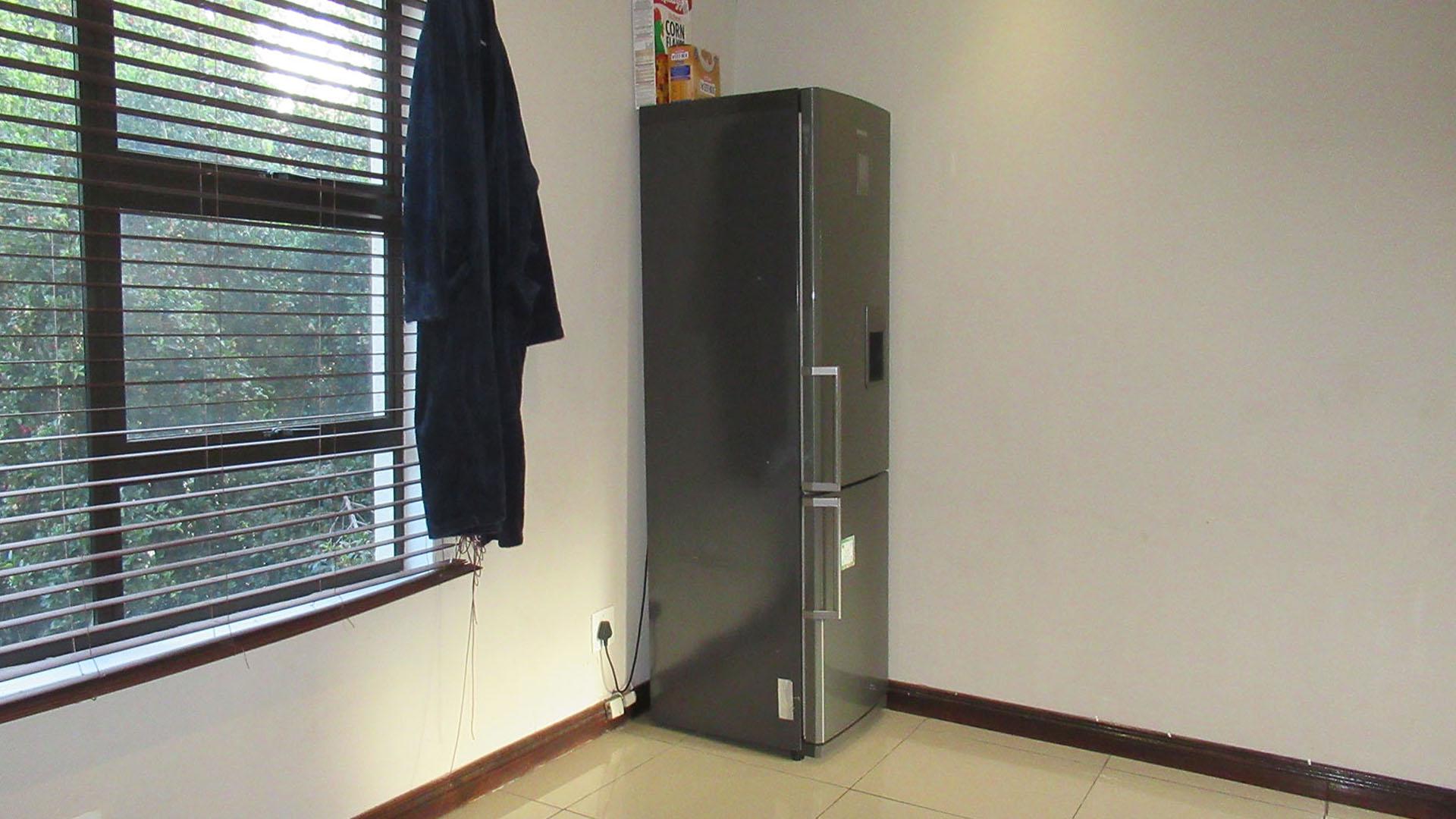 Lounges - 42 square meters of property in Strubensvallei
