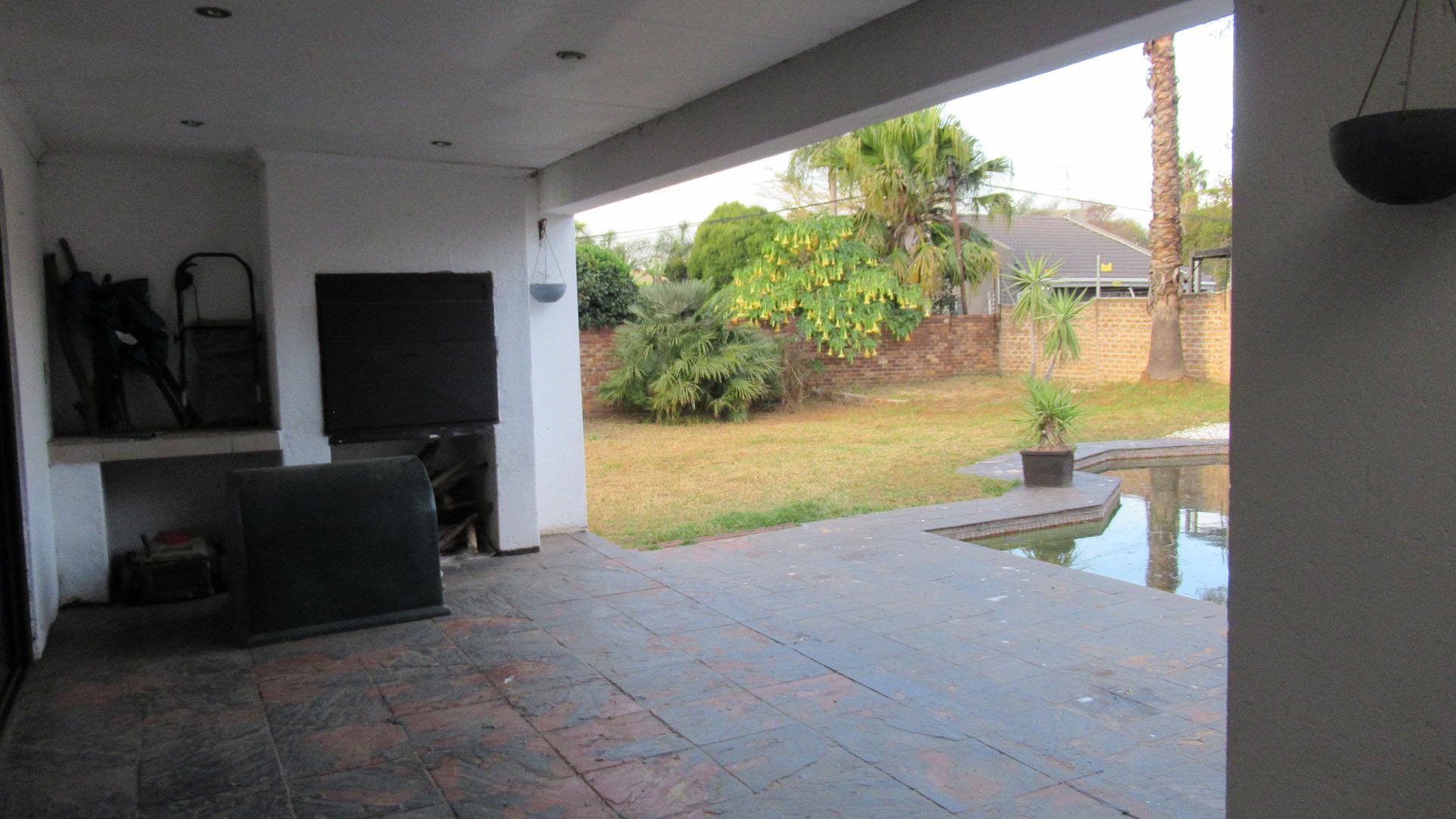Patio - 35 square meters of property in Strubensvallei