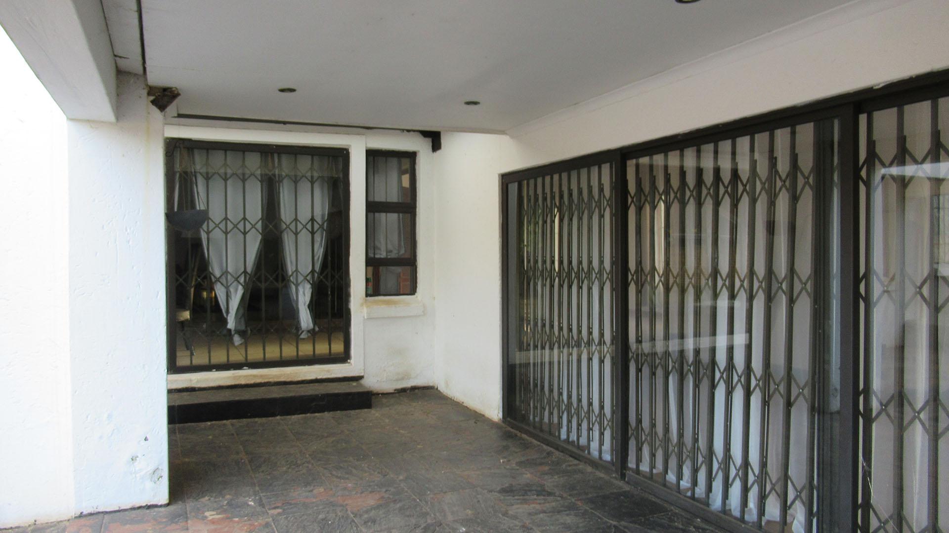 Patio - 35 square meters of property in Strubensvallei