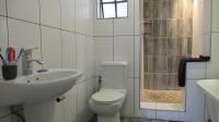 Bathroom 1 - 7 square meters of property in Strubensvallei
