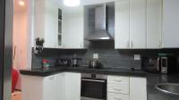 Kitchen - 37 square meters of property in Strubensvallei