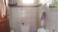 Bathroom 2 - 4 square meters of property in Strubensvallei