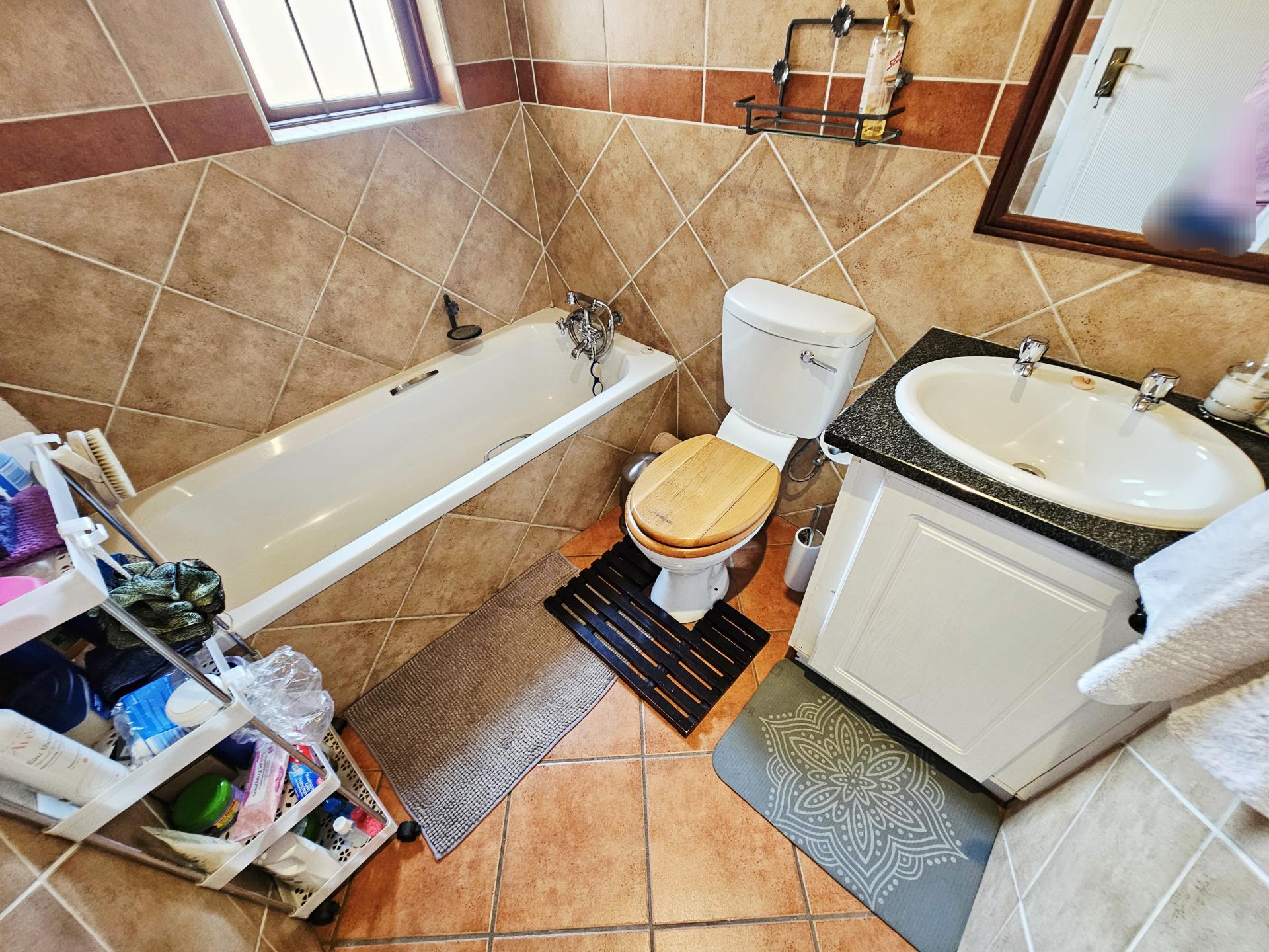  of property in Monavoni