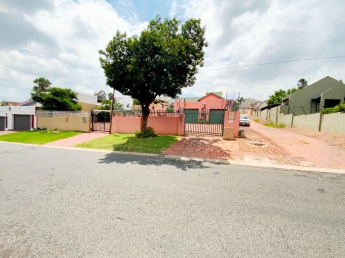 3 Bedroom House for Sale For Sale in Elandshaven - MR711850