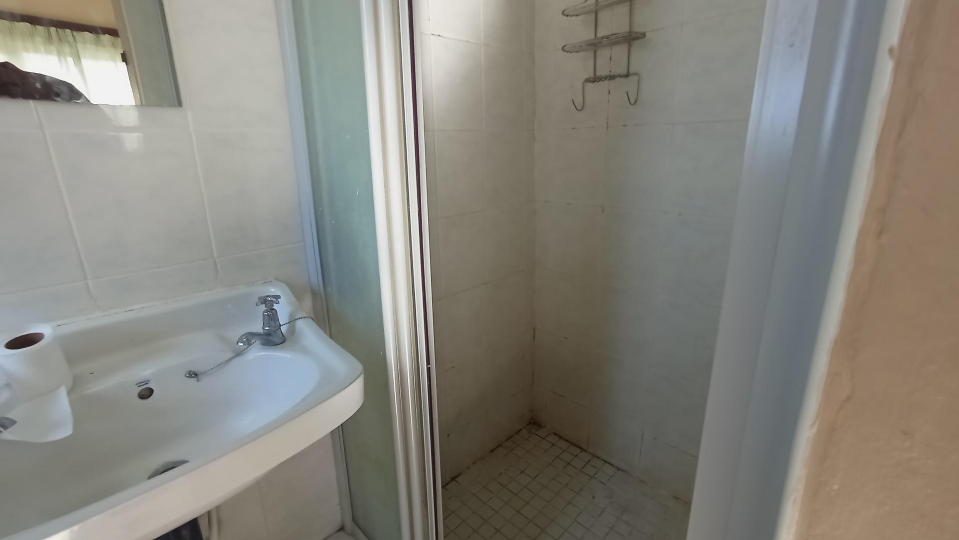 Main Bathroom - 3 square meters of property in St Micheals on Sea