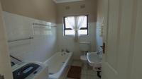 Bathroom 1 - 5 square meters of property in St Micheals on Sea