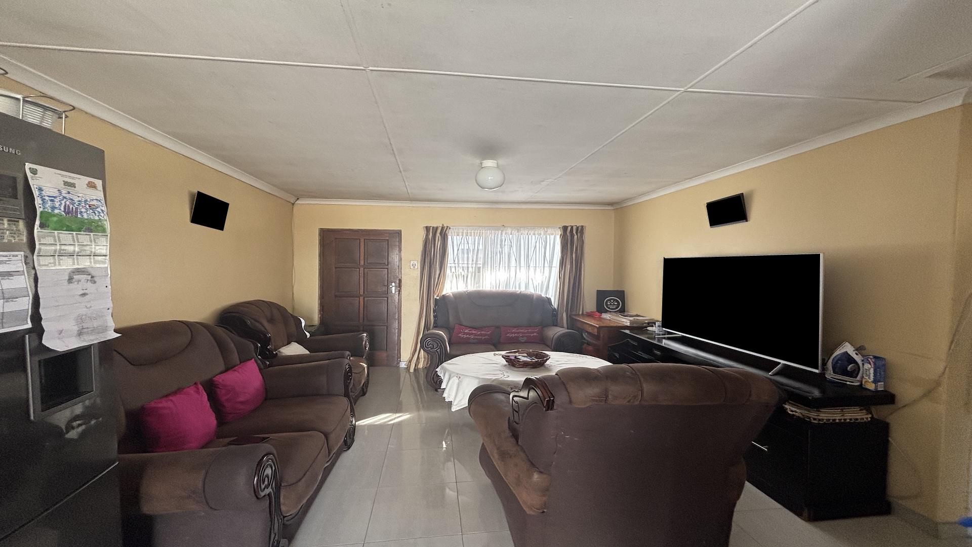 Lounges of property in East London