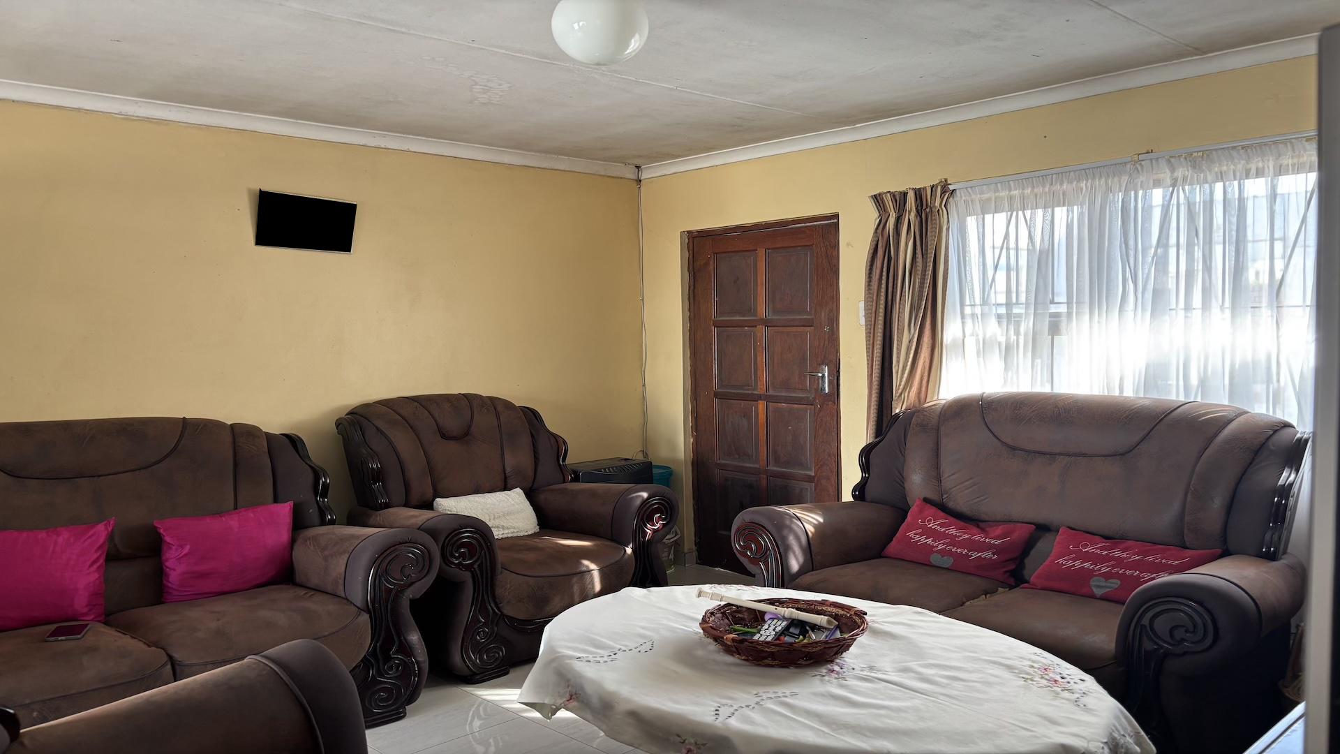 Lounges of property in East London