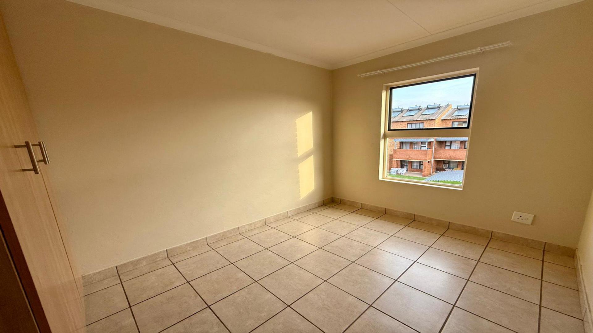 Bed Room 1 of property in Olympus