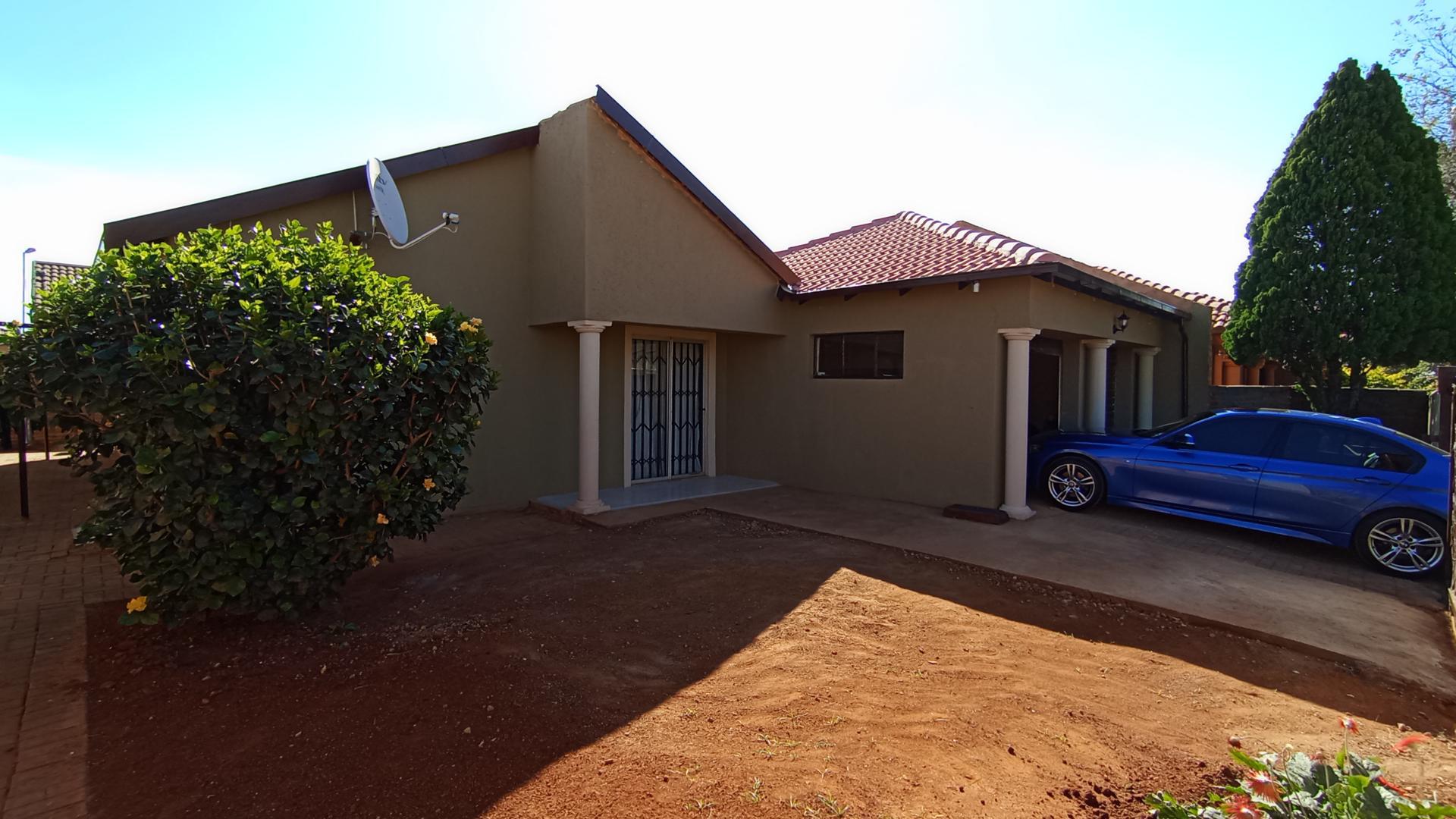 Front View of property in The Orchards