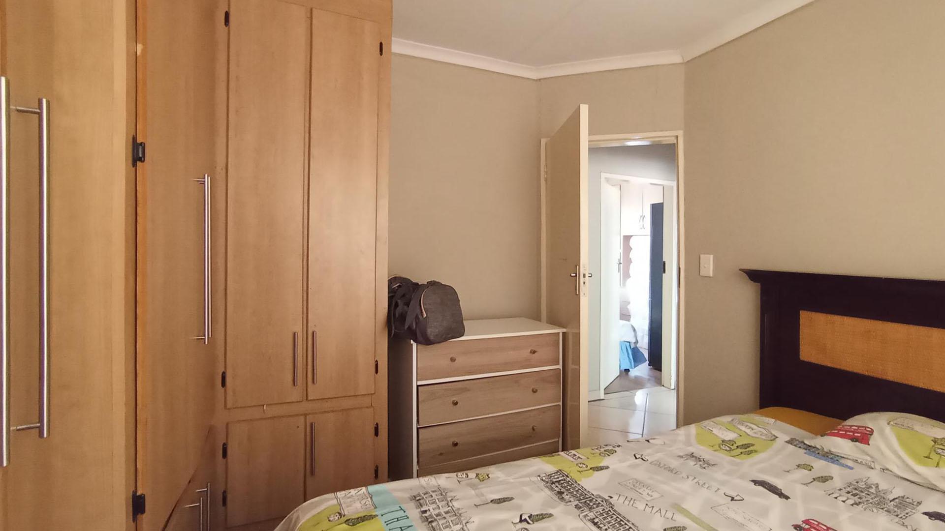 Bed Room 3 - 10 square meters of property in The Orchards