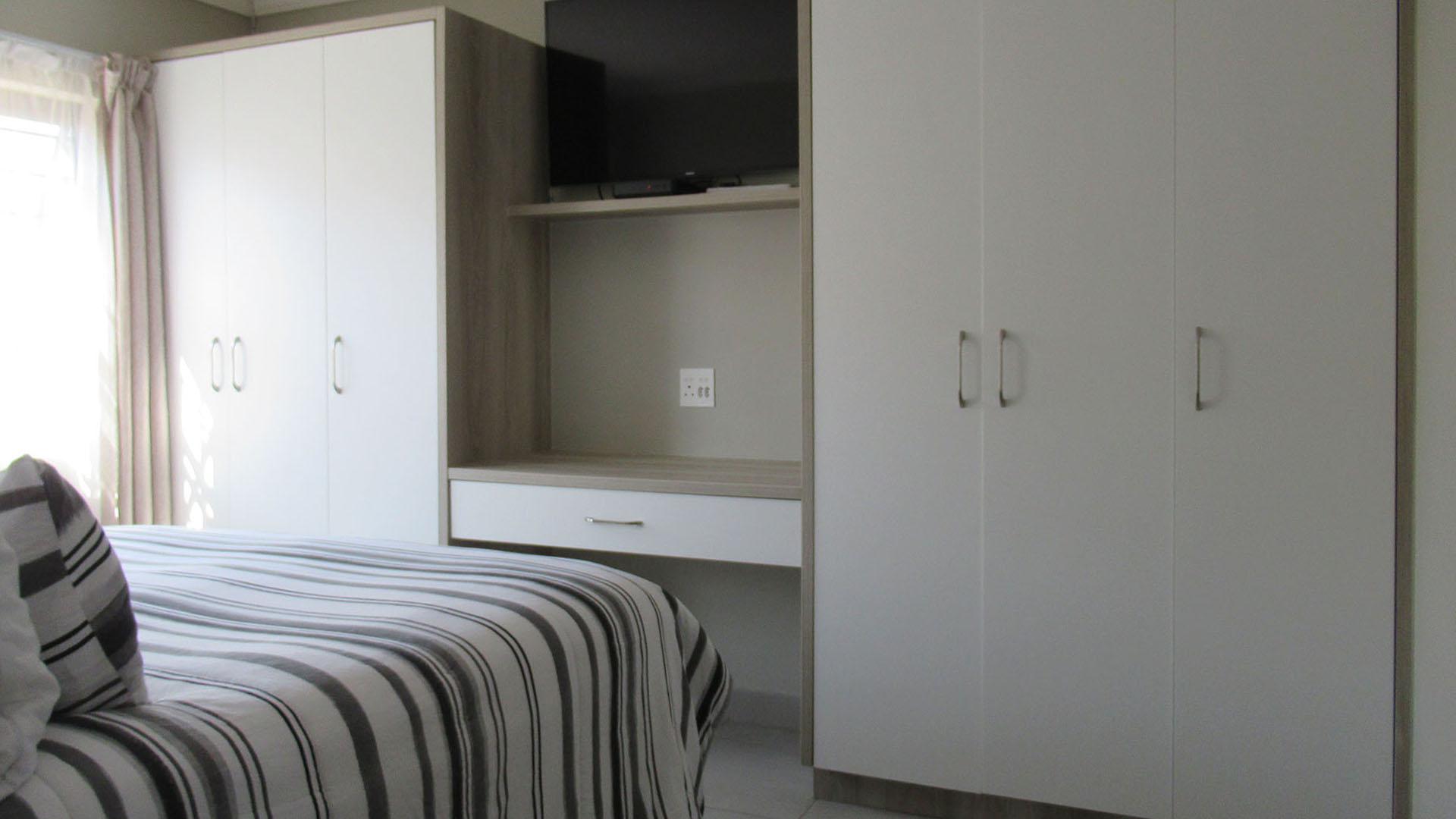 Main Bedroom - 13 square meters of property in Cosmo City