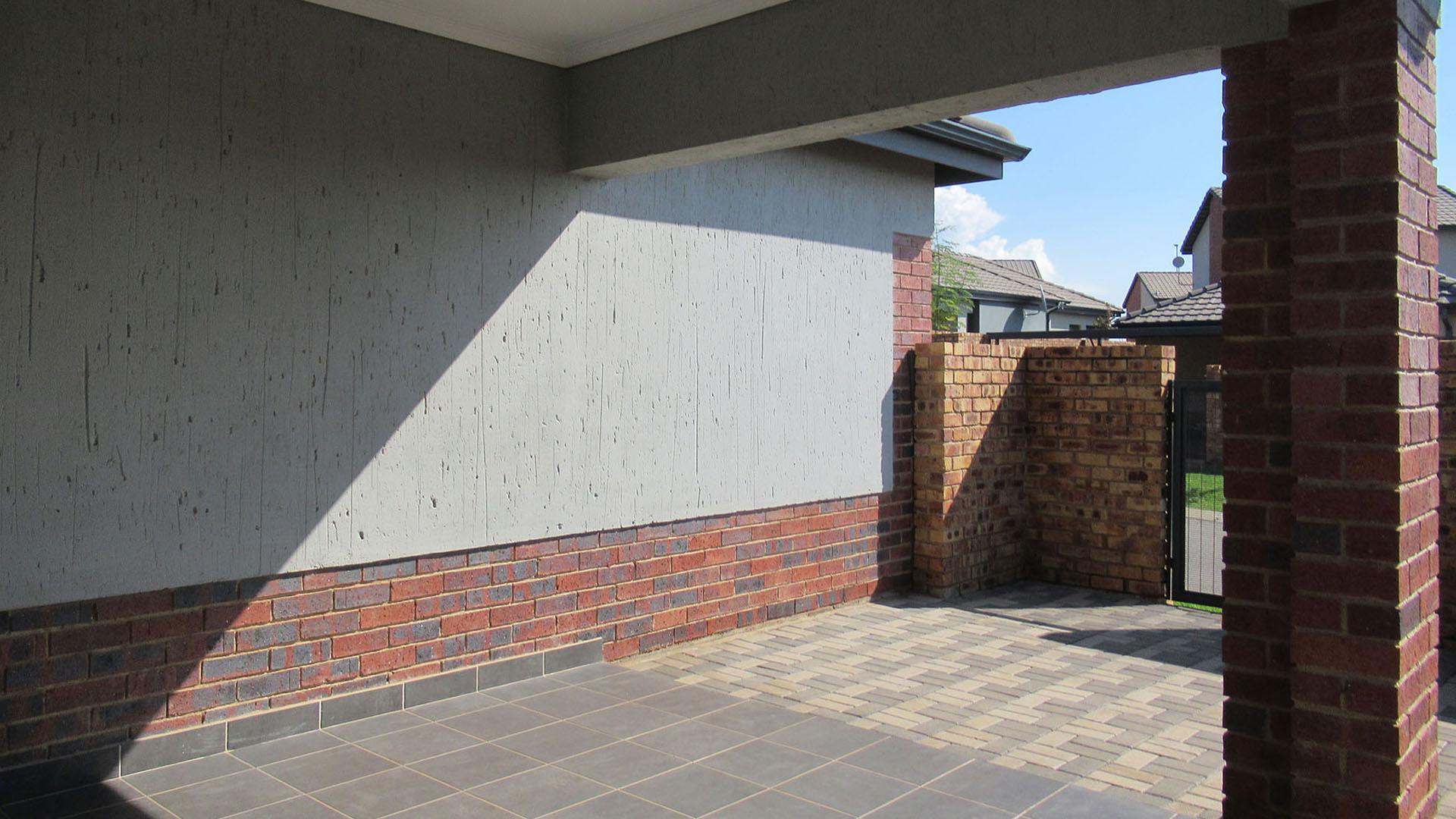 Patio - 12 square meters of property in Cosmo City