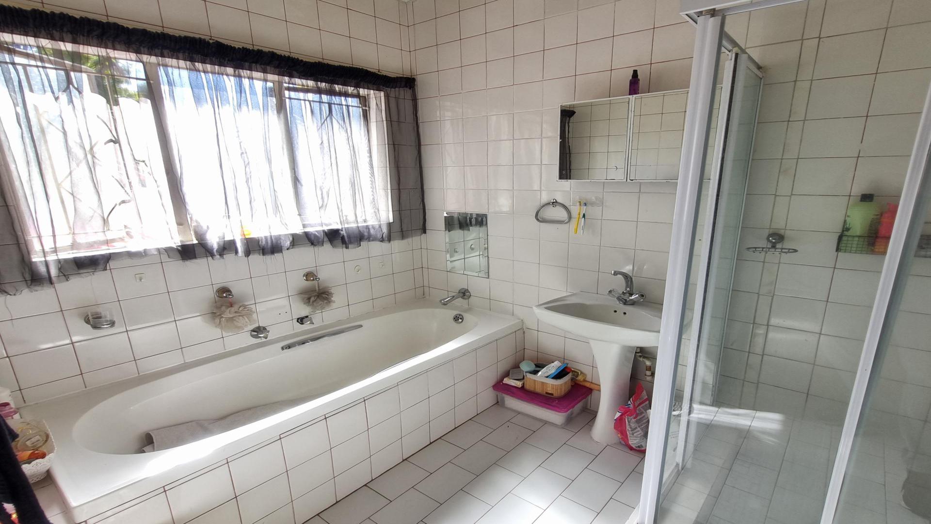 Bathroom 2 of property in Verwoerdpark