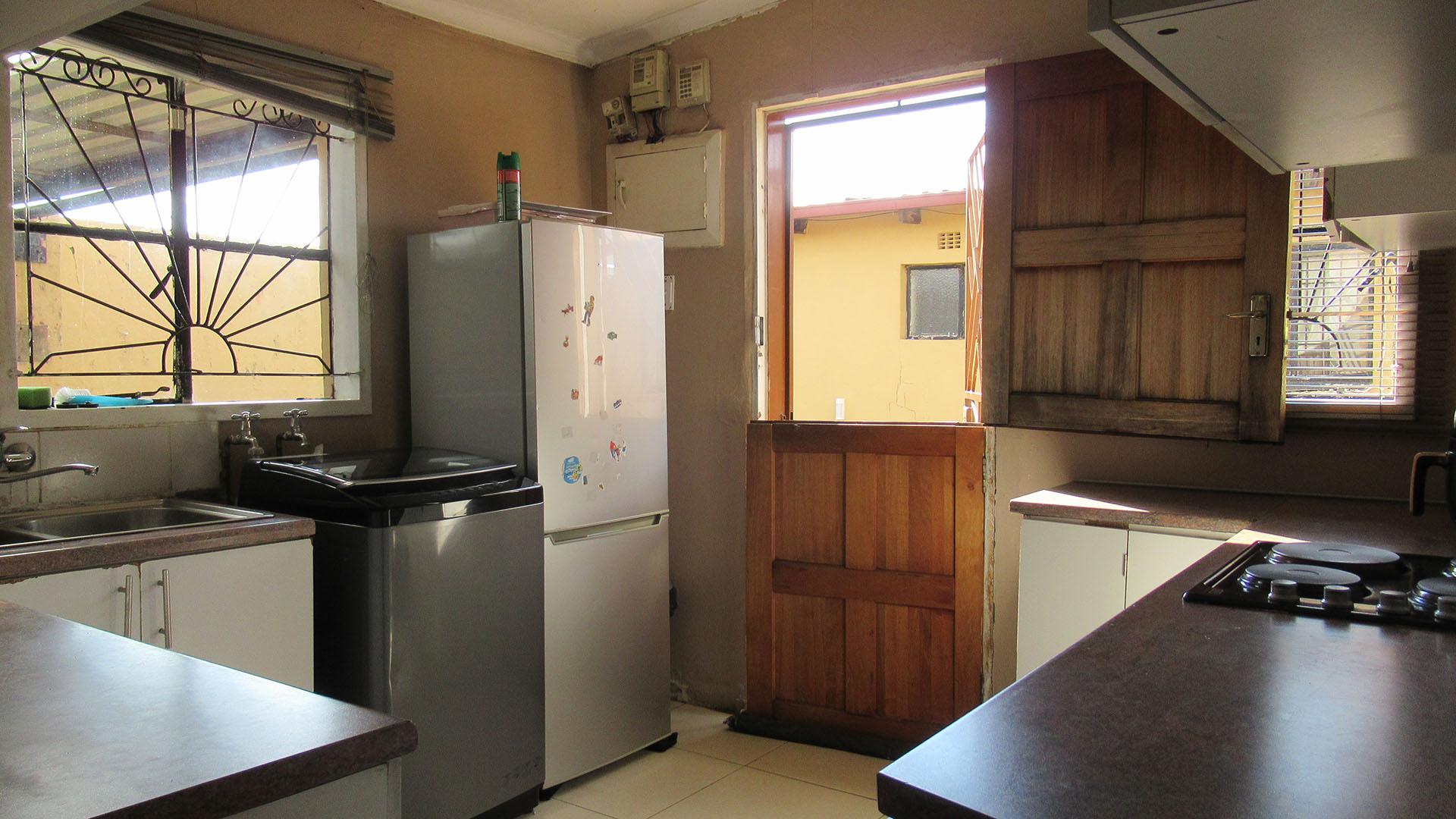 Kitchen - 17 square meters of property in Eldorado Park AH