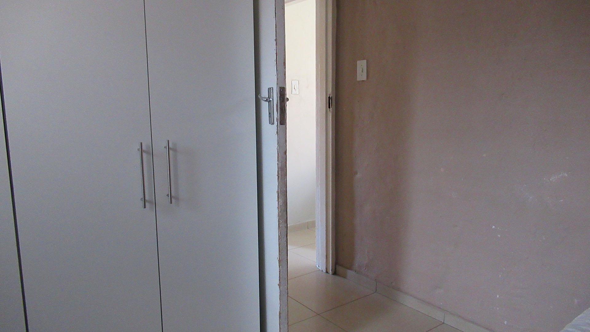 Bed Room 2 - 10 square meters of property in Eldorado Park AH