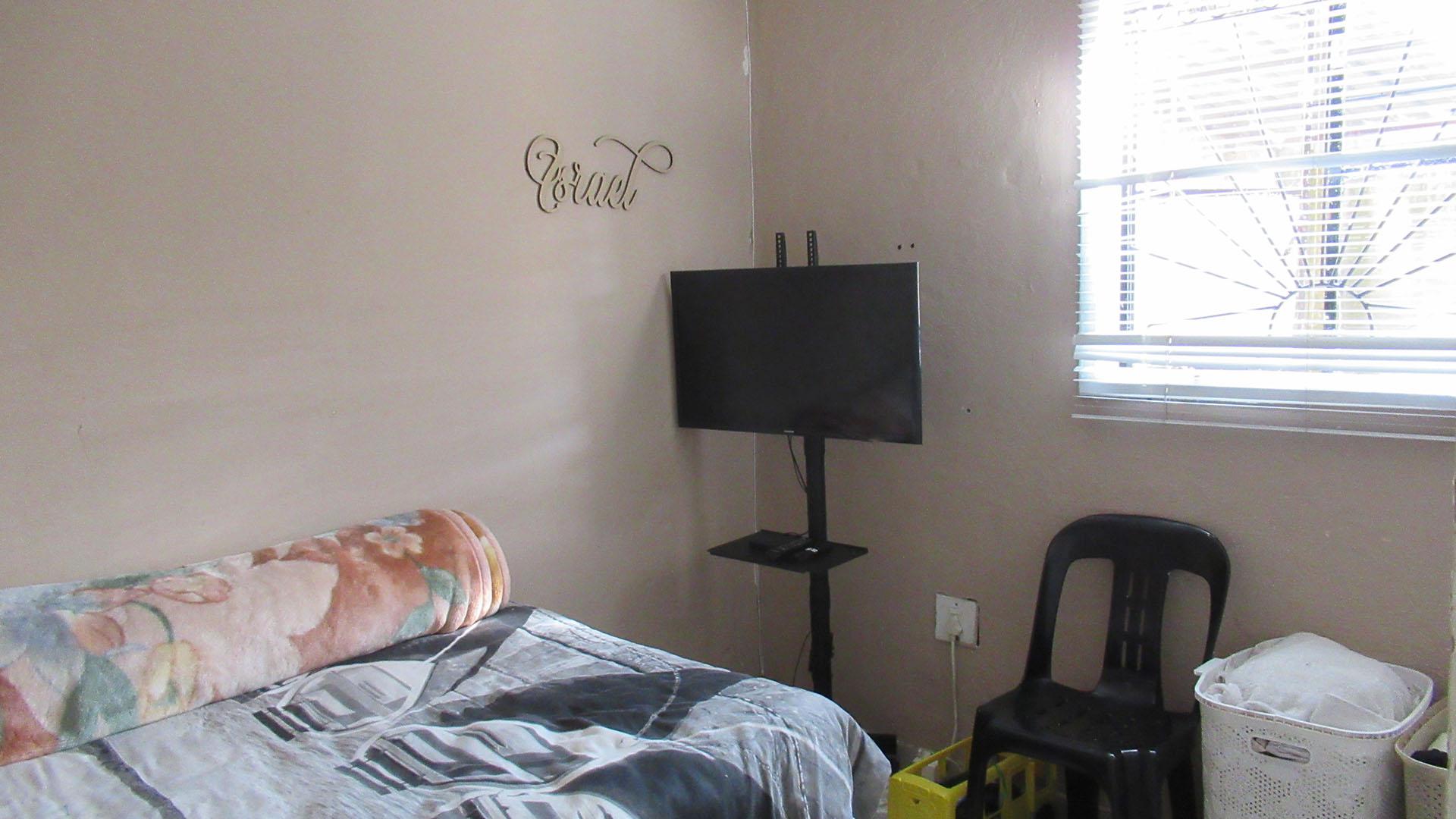 Bed Room 2 - 10 square meters of property in Eldorado Park AH