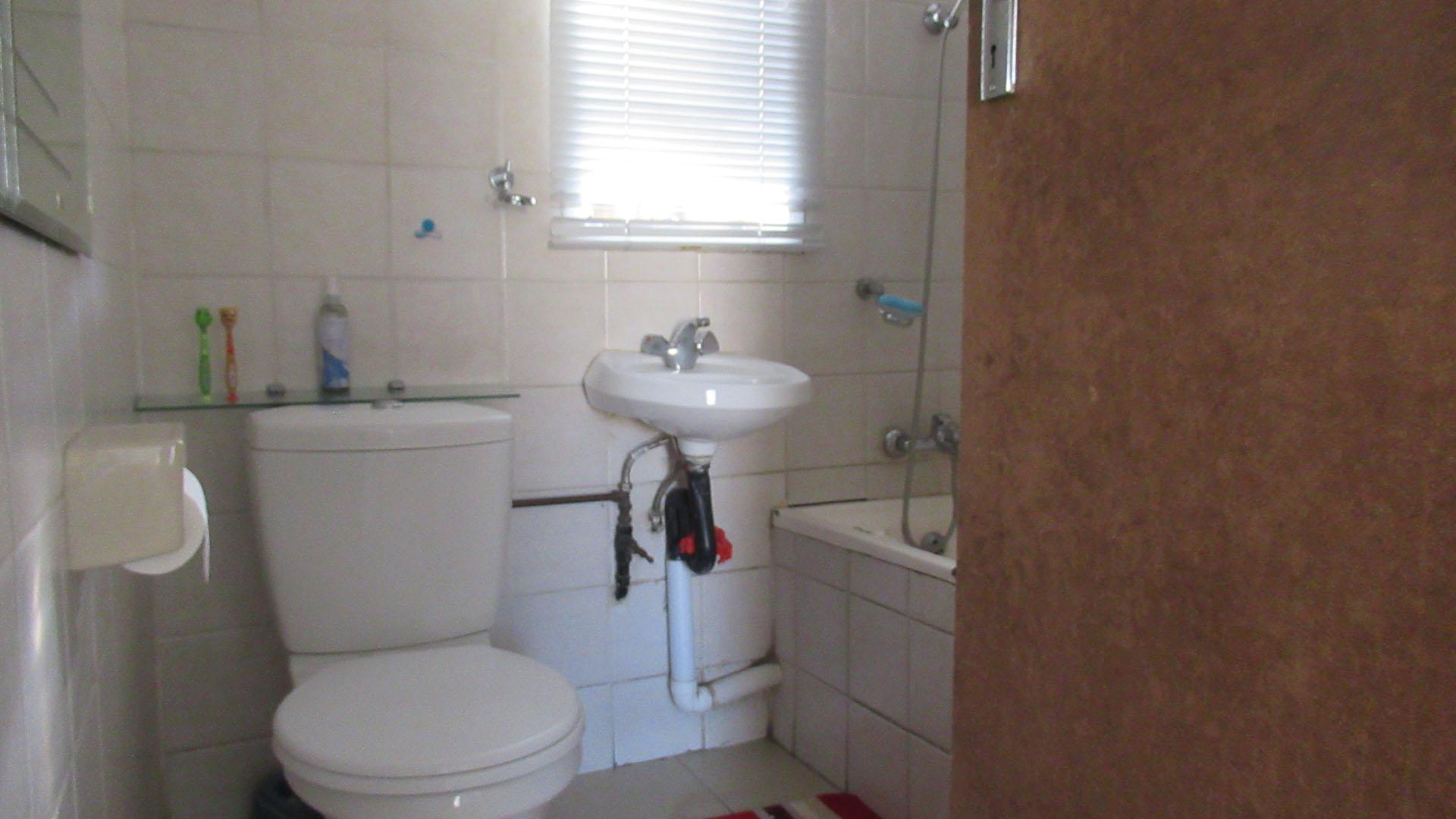 Bathroom 1 - 4 square meters of property in Eldorado Park AH