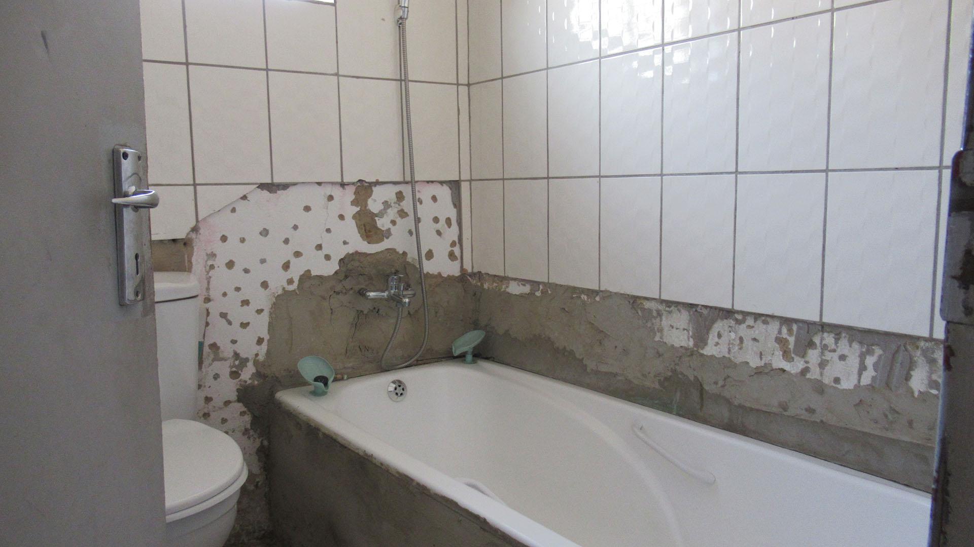 Bathroom 2 - 4 square meters of property in Eldorado Park AH
