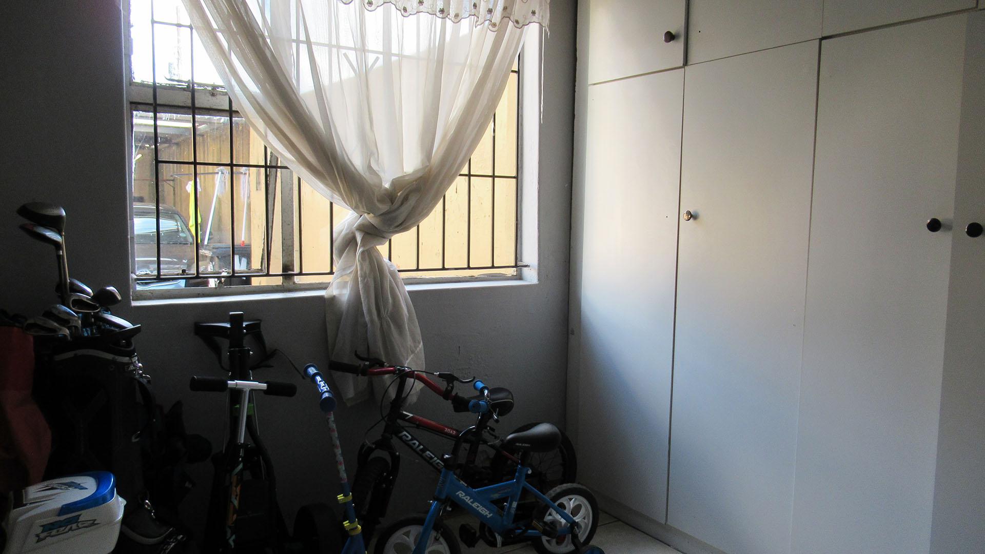 Bed Room 3 - 12 square meters of property in Eldorado Park AH