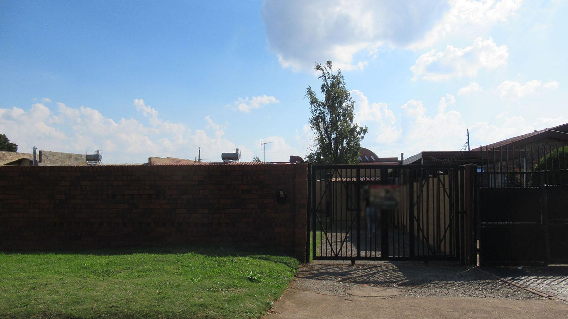 Front View of property in Eldorado Park AH