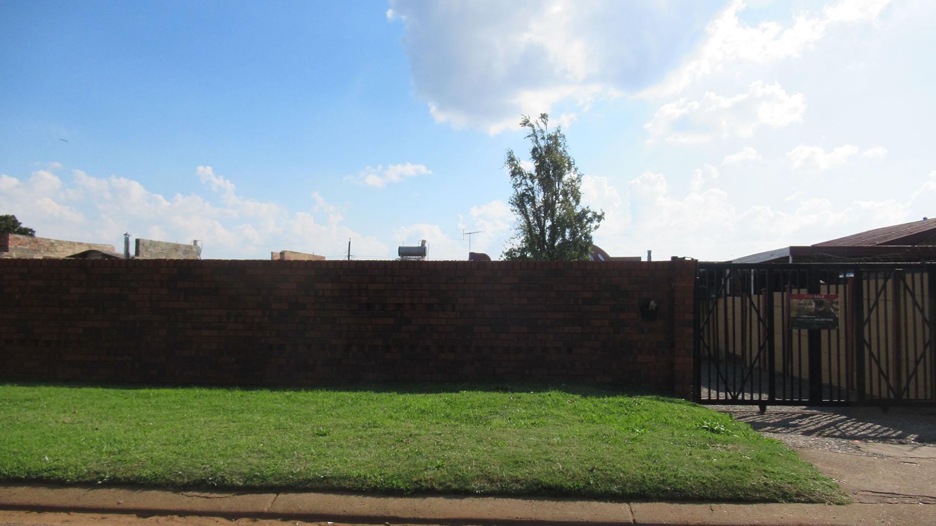 Front View of property in Eldorado Park AH