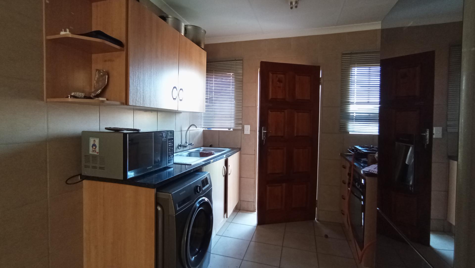 Kitchen - 7 square meters of property in Olievenhoutbos