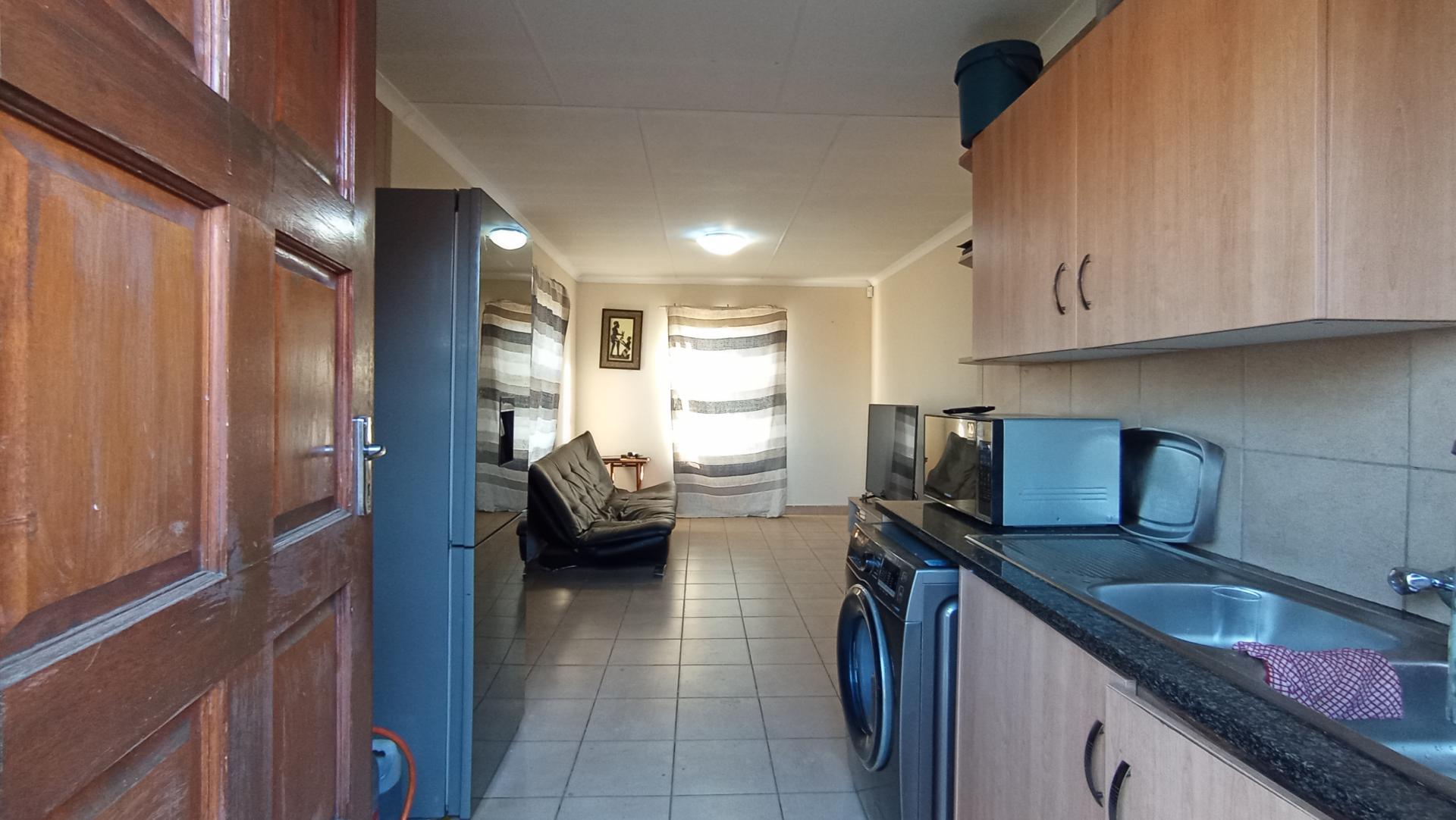 Kitchen - 7 square meters of property in Olievenhoutbos