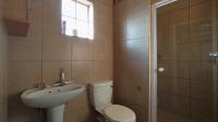 Main Bathroom - 4 square meters of property in Olievenhoutbos