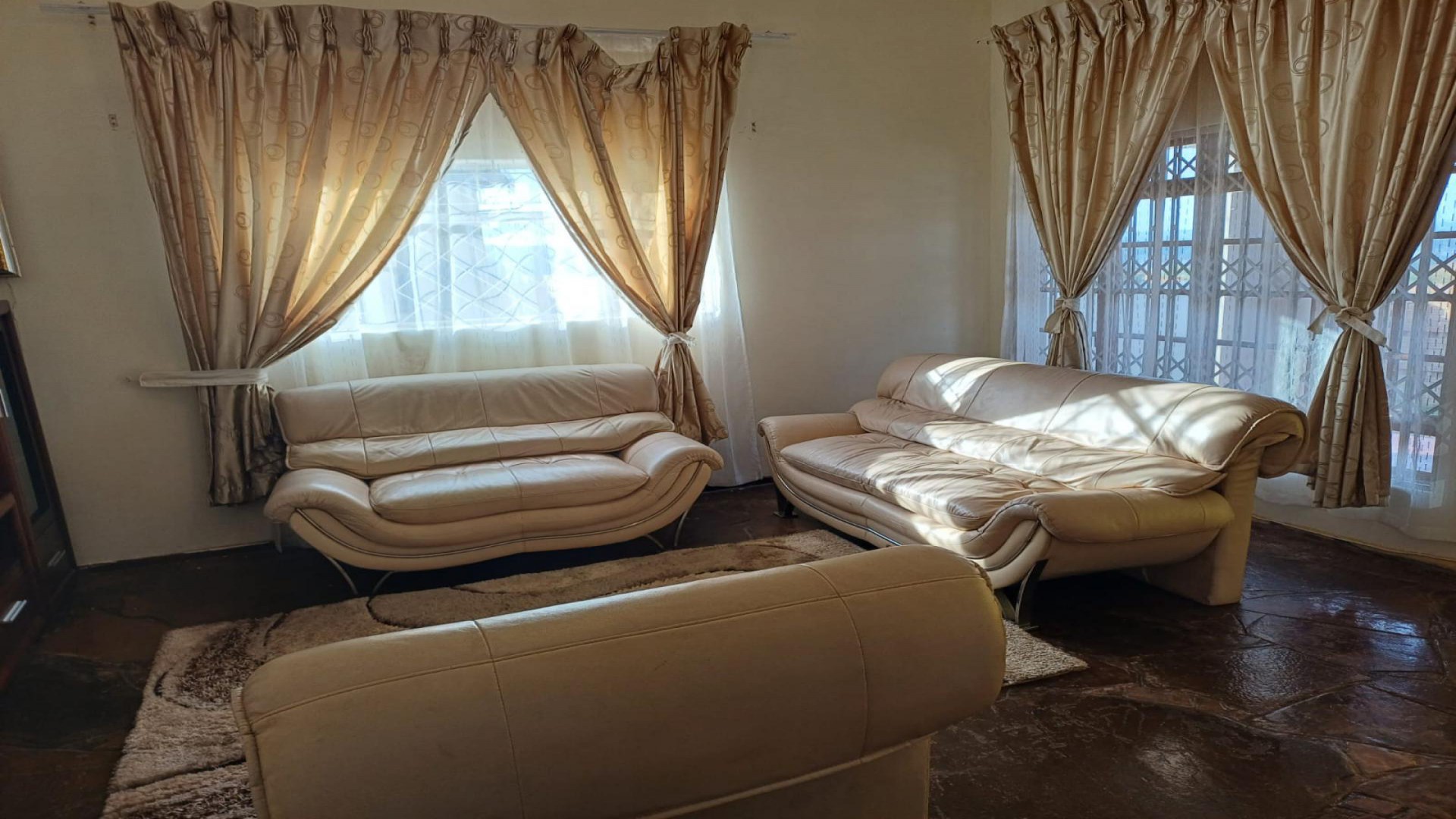 Lounges of property in King Williams Town (Qonce)