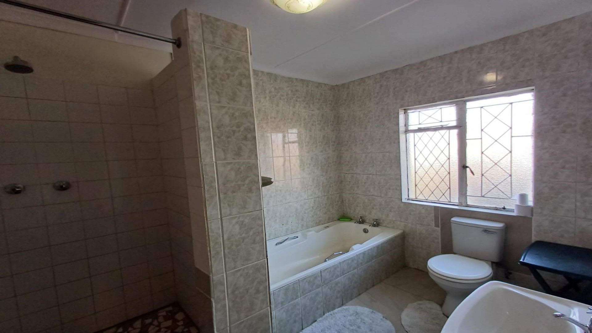 Main Bathroom of property in King Williams Town (Qonce)