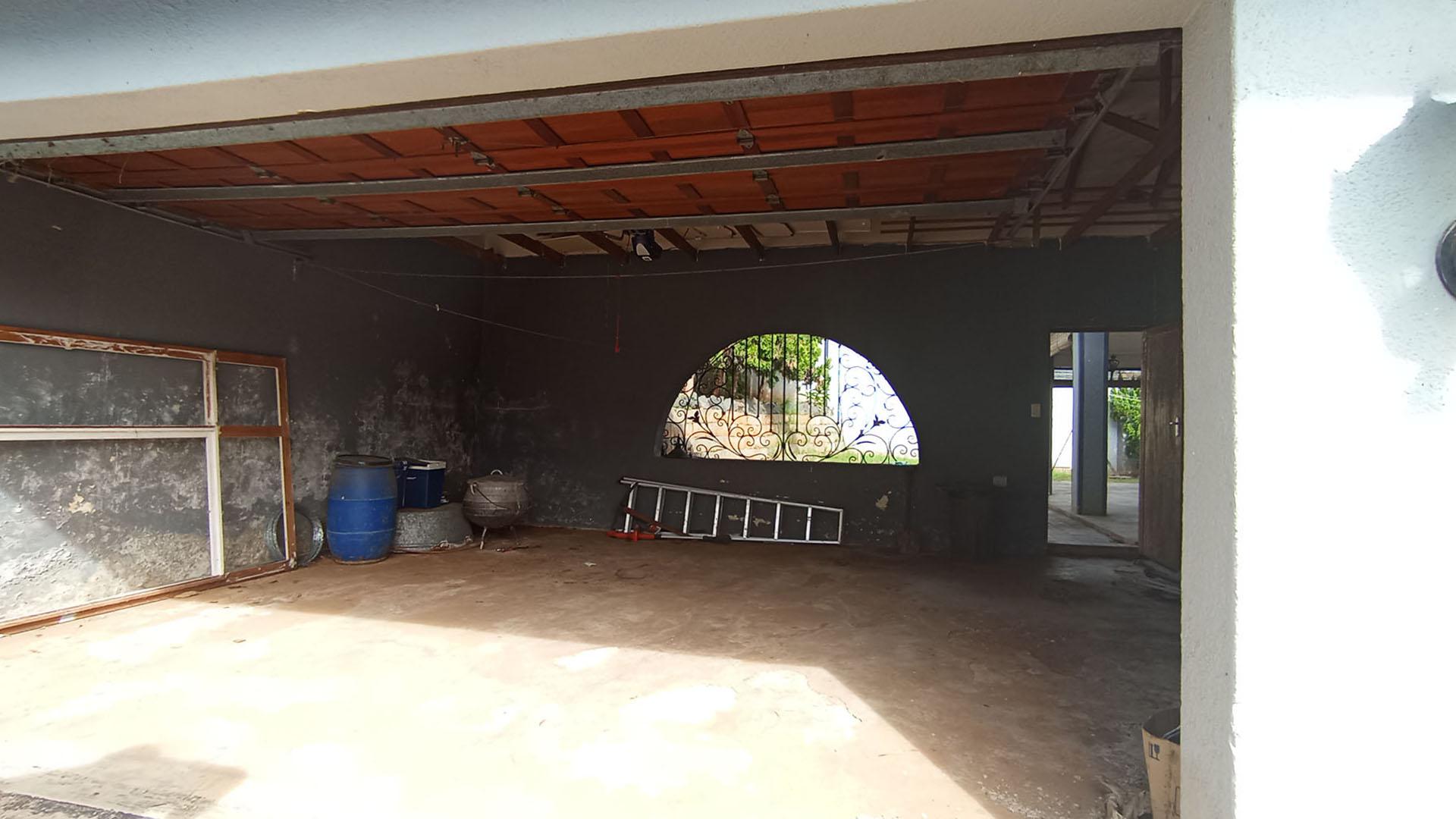 Spaces - 19 square meters of property in Westridge