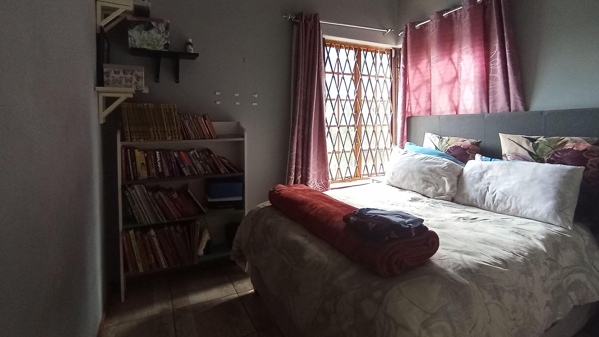 Bed Room 2 - 10 square meters of property in Westridge