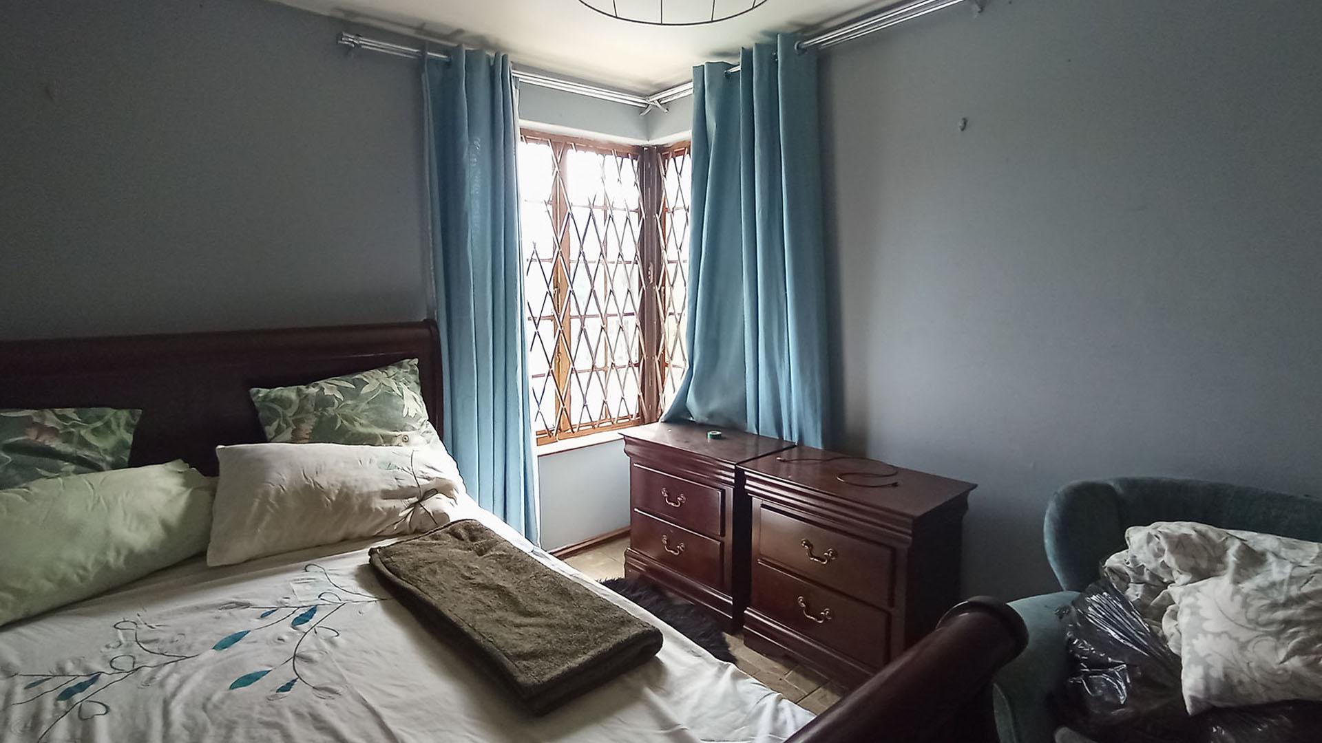 Bed Room 1 - 12 square meters of property in Westridge