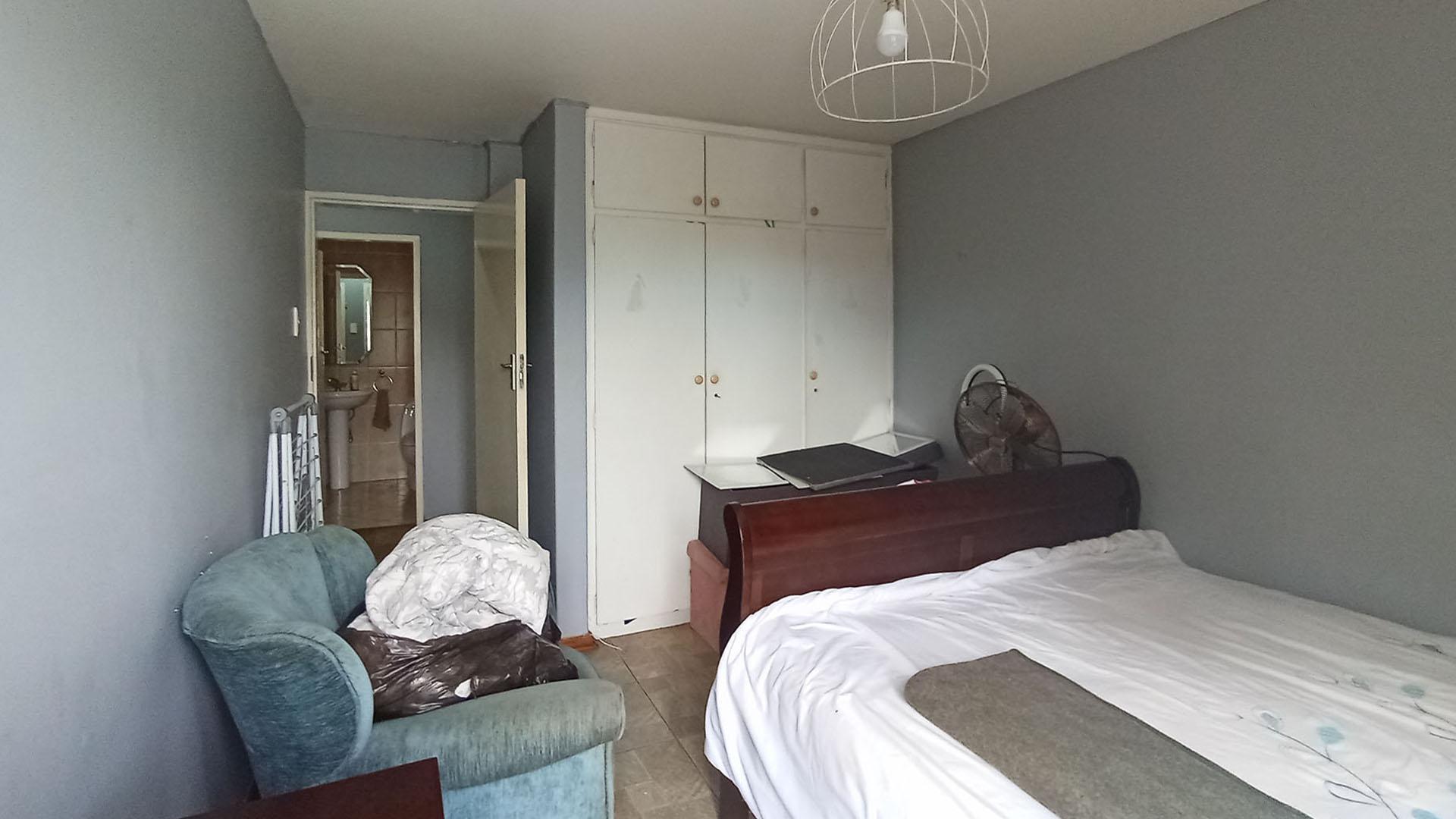 Bed Room 1 - 12 square meters of property in Westridge