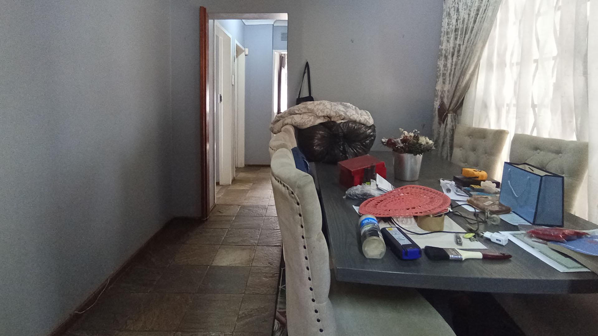Dining Room - 6 square meters of property in Westridge