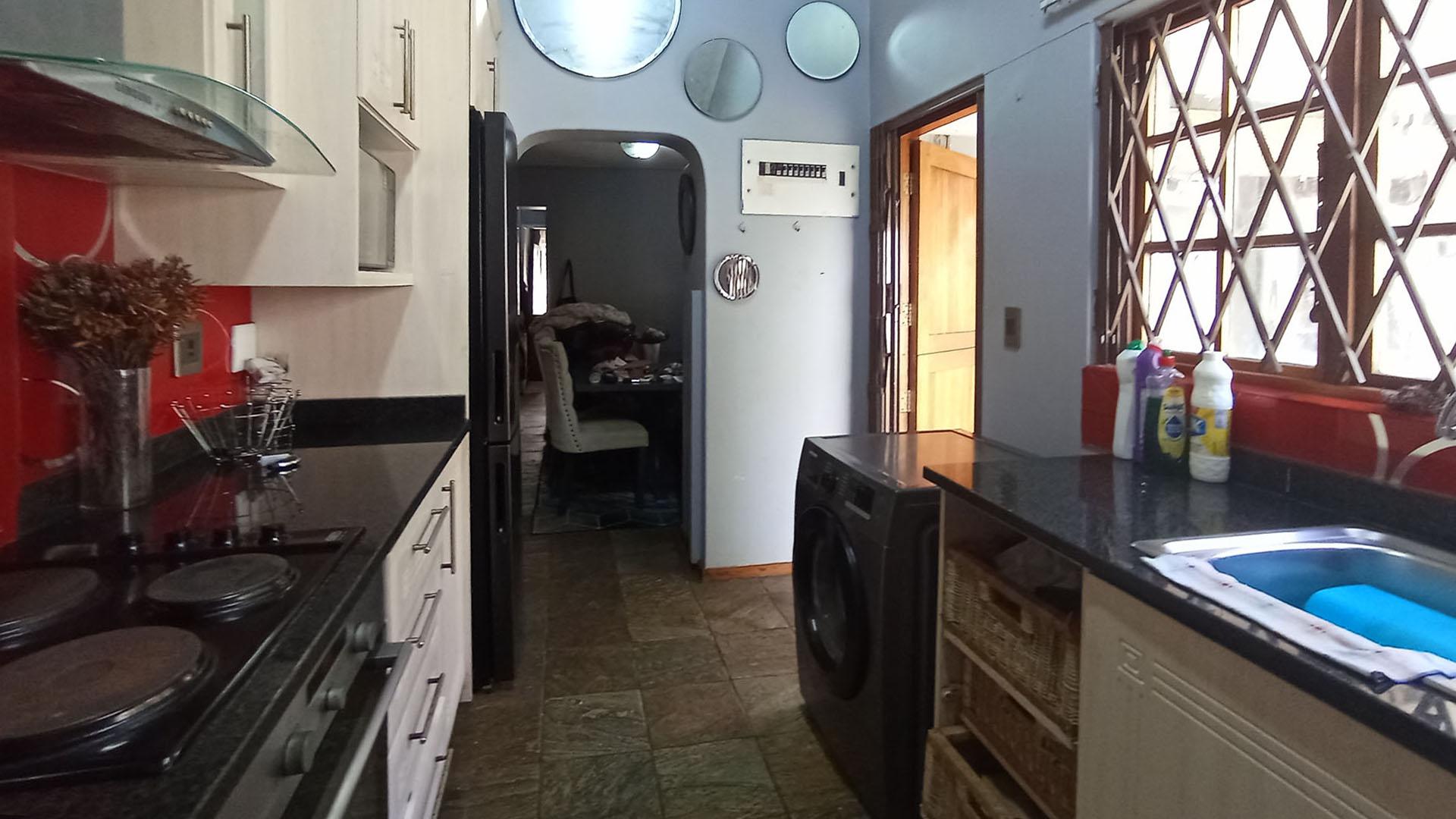 Kitchen - 10 square meters of property in Westridge