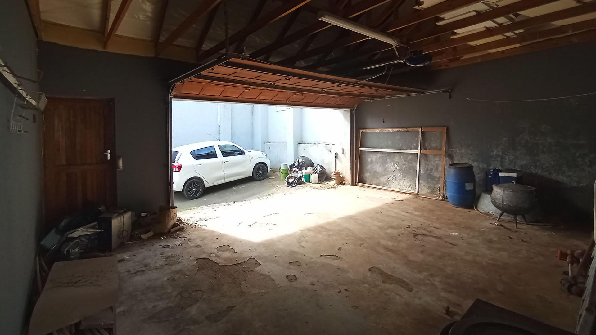 Spaces - 19 square meters of property in Westridge