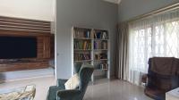 Lounges - 34 square meters of property in Westridge