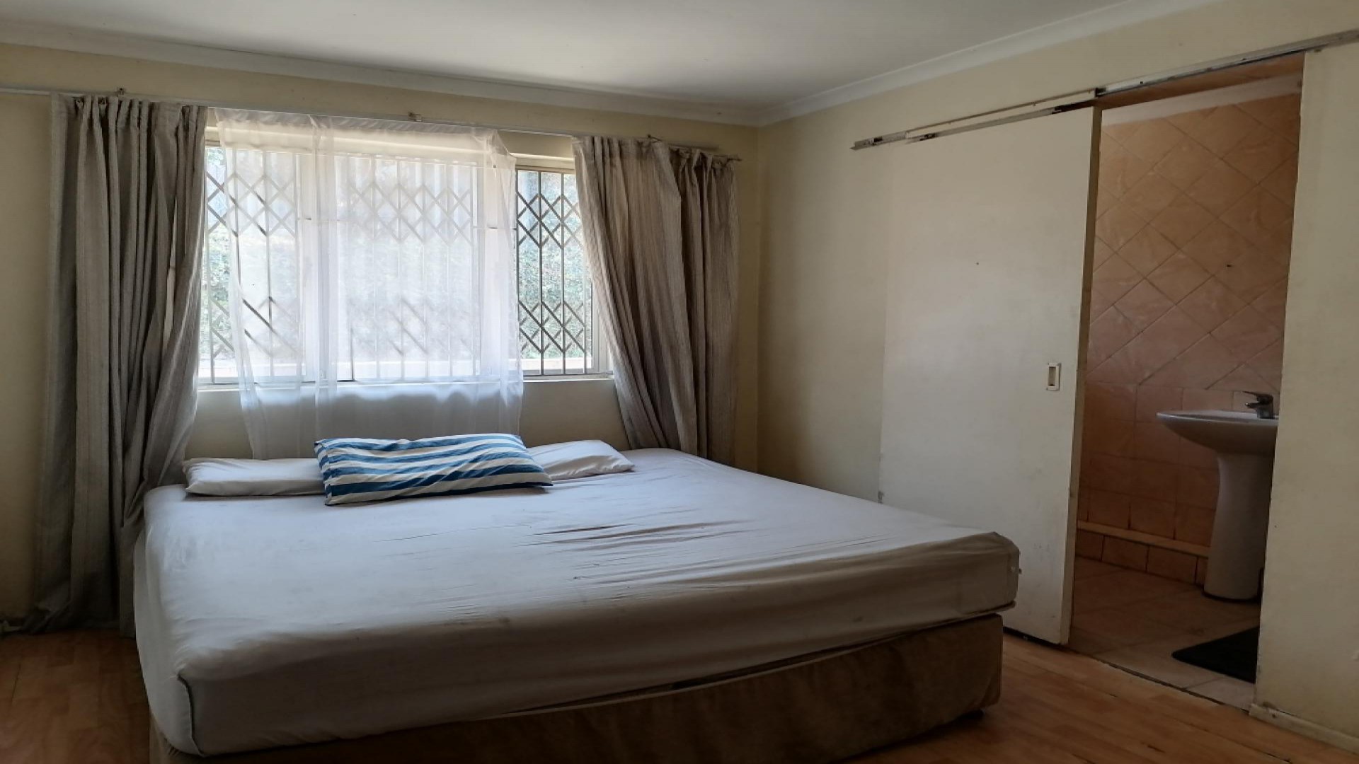 Bed Room 1 of property in Chatsworth - KZN