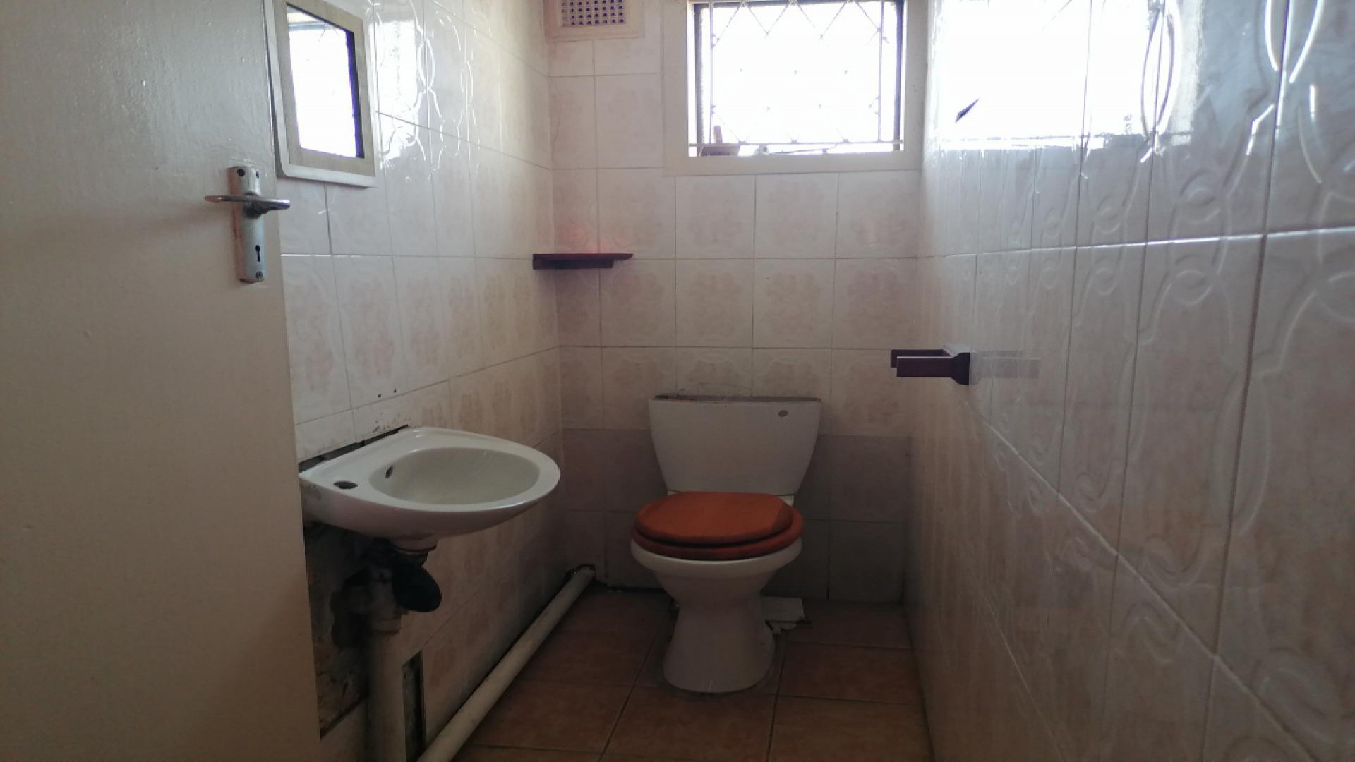 Bathroom 3+ of property in Chatsworth - KZN