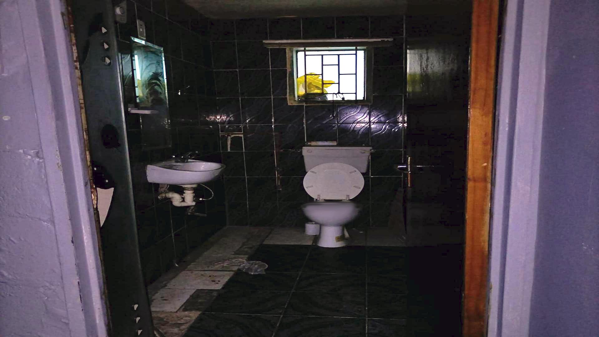 Bathroom 1 of property in Delft