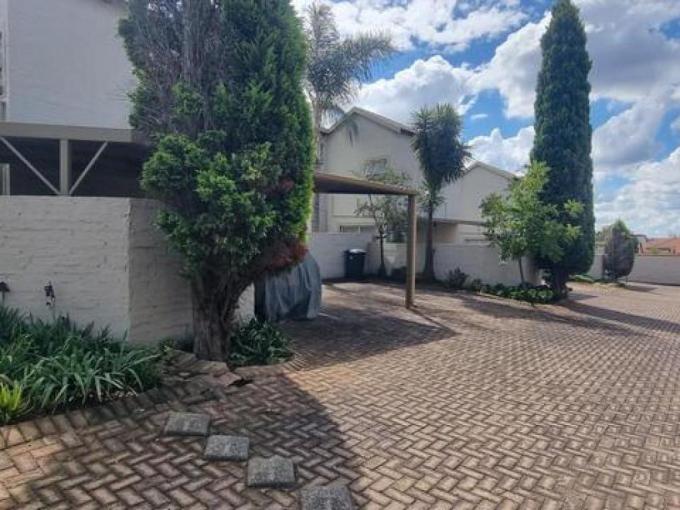 3 Bedroom Simplex for Sale For Sale in Heuwelsig Estate - MR711999