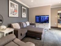  of property in Glenvista