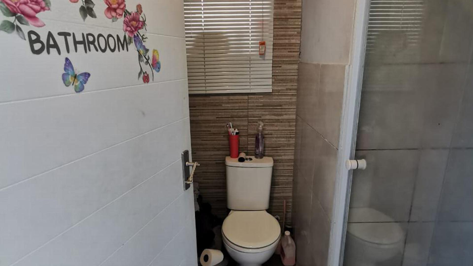 Bathroom 1 of property in Mitchells Plain