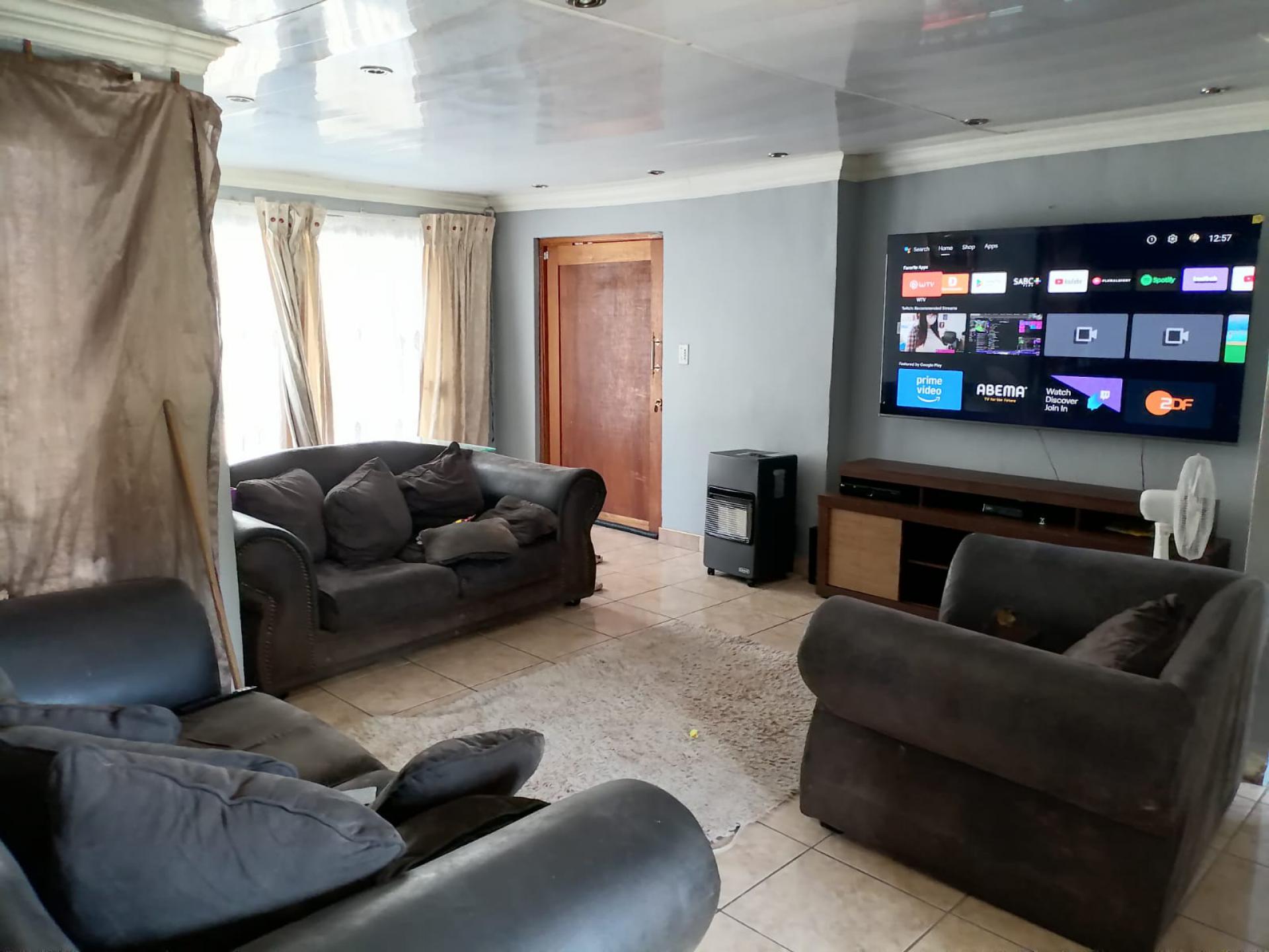  of property in Theresapark